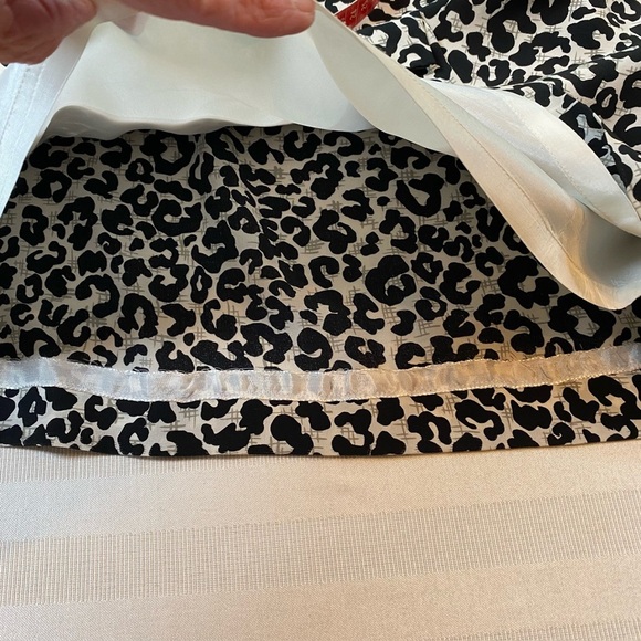 Maggy London 100% Silk Black & White Sz 10 Leopard Print Sheath Sleeveless Dress - Picture 14 of 15